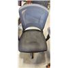 Image 2 : MESH BACK ADJUSTABLE HEIGHT OFFICE CHAIR