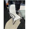 Image 2 : 5 PC PATIO SET 4 CHAIRS AND TABLE