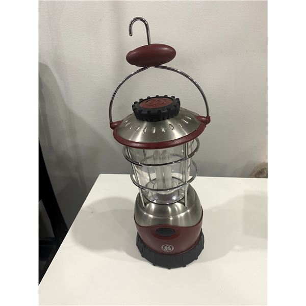 GE CAMPING FLORESCENT RED BLACK ALUMINIUM LANTERN WITH HOOK BATTERY  TESTED