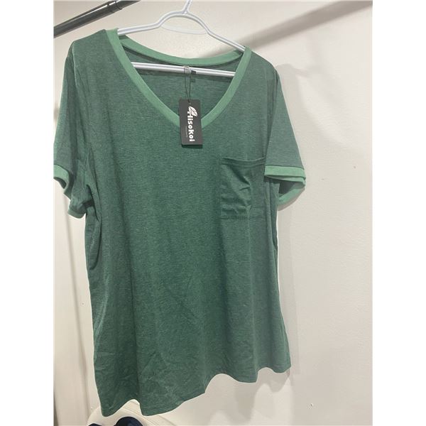 MEN AND WOMEN T SHIRT WITH FRONT POCKET  V NECK GREEN SIZE 2XL NEW WITH TAG