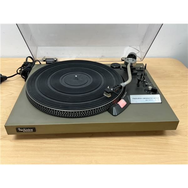 Technics by Panasonic SL-23 Frequency Generator Servo Turntable Record Player