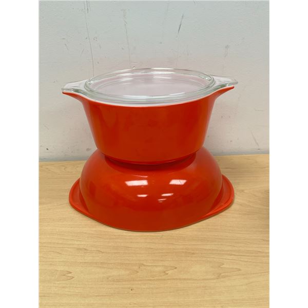 2 Pyrex Red Casserole Dishes - One has lid - 1.5 & 2 Qt - see all photos