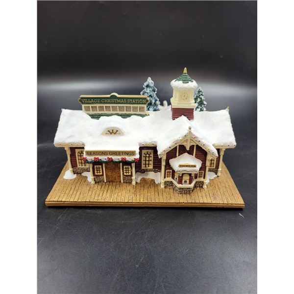Thomas Kinkade Hawthorne Village "Village Christmas Station" Light Up House Décor