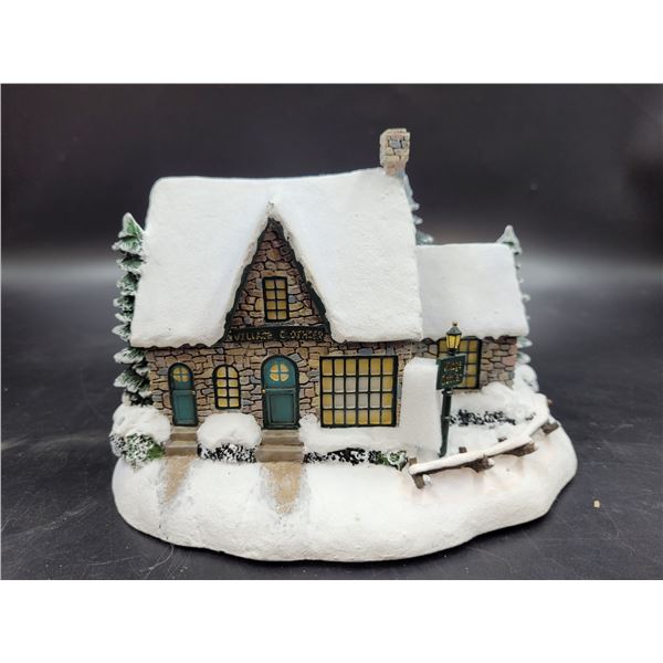 Thomas Kinkade Hawthorne Village "Village Clothier" Light Up House Décor