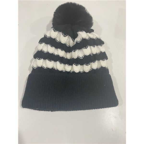 WOMENS WINTER BEANIE HAT WITH POM  ONE SIZE NEW