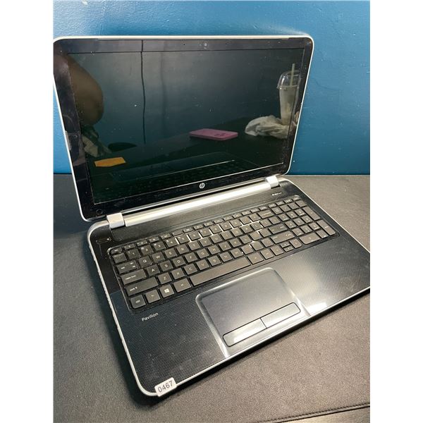 Lot of 1 HP Pavilion Laptop - Used - Powers On (*See Description)