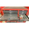 Image 8 : MILWAUKEE 46" 16 DRAWER STEEL MOBILE CABINET + CHEST COMBO WITH CONTENTS & A 1800 LBS TOTAL WEIGHT