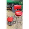 Image 2 : RED SNAP ON BAR STOOL & RED ROLLING MECHANICS STOOL