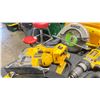 Image 3 : GROUP OF 5 DEWALT 18V CORDLESS TOOLS WITH CHARGER, 1 BATTERY & 2 ADAPTERS