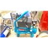 Image 2 : MAKITA PNEUMATICS MAC700 2 HP 2.6 GALLON 90 PSI AIR COMPRESSOR WITH ASSORTED ACCESSORIES ON A SMALL