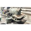 Image 2 : CARBIDE TOOL BENCH GRINDER WITH 3 ADDITIONAL GRINDING WHEELS