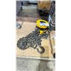 Image 2 : 1 TONNE CHAIN BLOCK HOIST, NEW IN BOX HOIST TROLLEY & APPROX. 25' OF HEAVY BLACK CHAIN