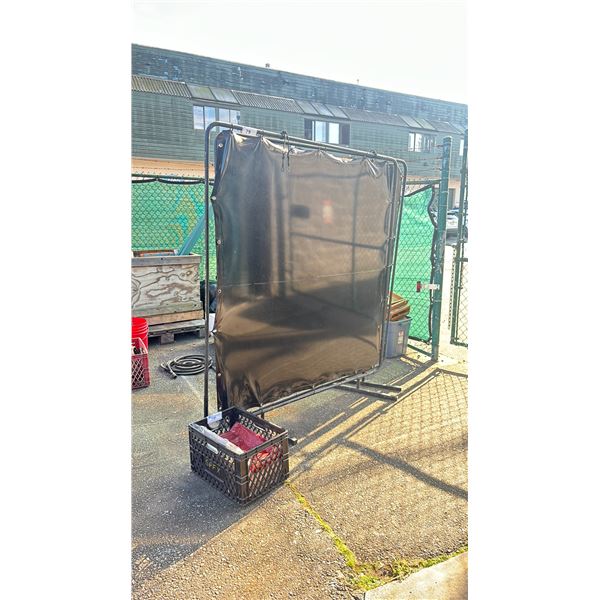 2 WELDING CURTAINS & CRATE WITH 1 WELDING CURTAIN & FIRE BLANKETS