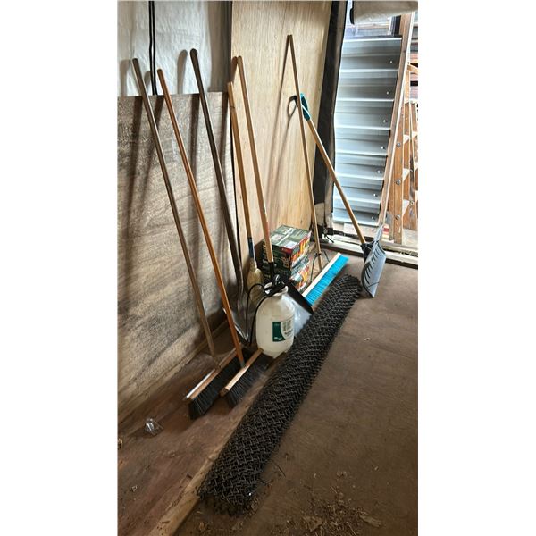 GROUP OF ASSORTED YARD/GARDEN ITEMS - CHAIN LINK FENCING, SHOVELS, BROOMS, PRESSURE SPRAYER, 2