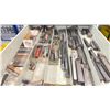 Image 4 : 11 DRAWER METAL STORAGE CABINET FILLED WITH MACHINIST TOOLING - LATHE TURNING TOOLS WITH INSERTS,