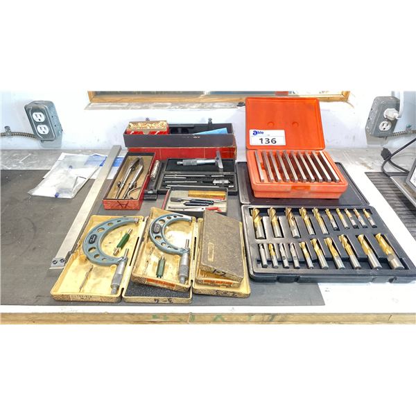 GROUP OF ASSORTED MACHINIST TOOLING + INSTRUMENTS - MICROMETRES, PARALLELS SET, MILLING CUTTERS,