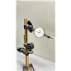 Image 2 : MITUTOYO DIAL GAUGE ON GOLD FINISH MAGNETIC BASE