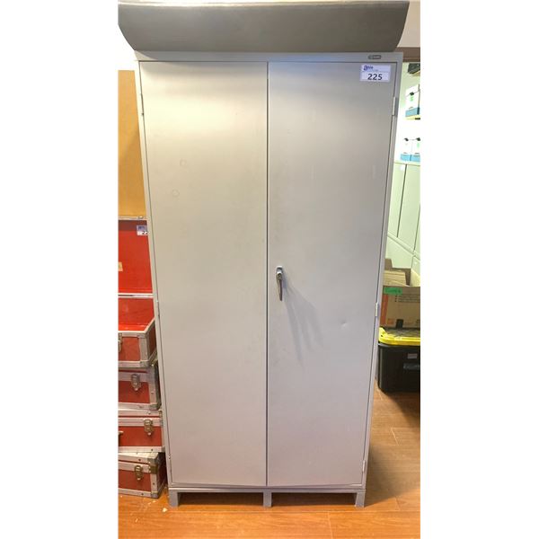 GLOBAL GREY METAL 2 DOOR CABINET FILLED WITH RIGGING - SHACKLES. ROPE, PULLEYS, AIRCRAFT CABLE,
