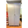 Image 1 : GLOBAL GREY METAL 2 DOOR CABINET FILLED WITH RIGGING - SHACKLES. ROPE, PULLEYS, AIRCRAFT CABLE,