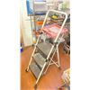 Image 2 : COSTCO 3 STEP PAINTERS LADDER