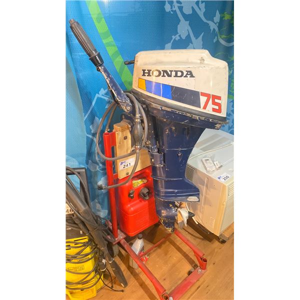 HONDA 7.5 OUTBOARD 4 STROKE MOTOR WITH SHORT LEG, MOBILE STAND & GAS TANK