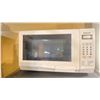 Image 2 : WHITE COUNTER HEIGHT TABLE FILLED WITH SMALL KITCHEN APPLIANCES - WHIRLPOOL INDUCTION COOKTOP,