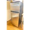 Image 2 : SUNBEAM 2 DOOR STAINLESS STEEL/ BLACK APARTMENT SIZE REFRIGERATOR