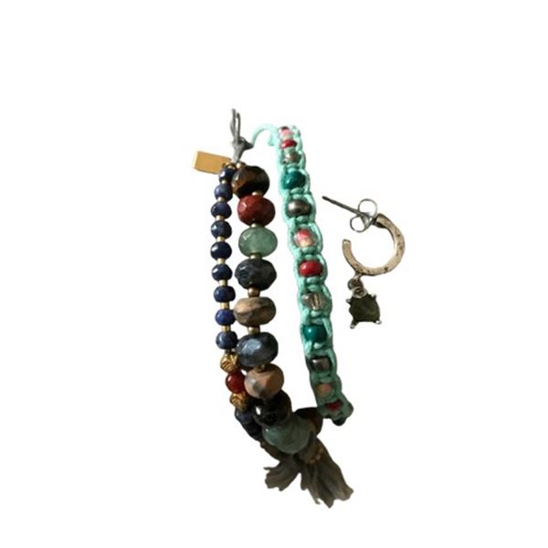 Incoming Movie Gabrielle's (Victoria Moroles) Movie Props