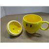 Image 2 : ESTATE:  YELLOW SMILE MUG WITH LID
