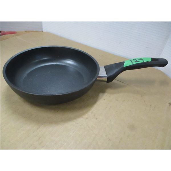 ESTATE:  8" NON-STICK FRYING PAN