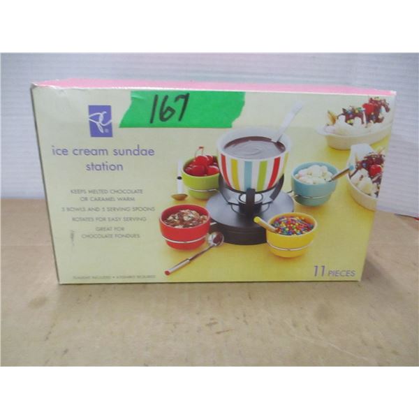 ESTATE:  ICE CREAM SUNDAE STATION IN ORIGINAL BOX