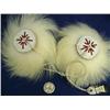Image 2 : Extremely rare pair of polar bear fur beaded yo-yos with baleen handle (2)
