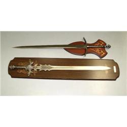 Lot of 2 swords: one jeweled (8888)