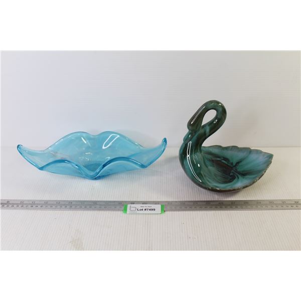 Glass Art Dish - BMP Style Swan Dish