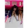 Image 3 : Vintage Barbie-style Limo & (7) Toy Dolls