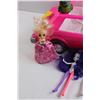 Image 4 : Vintage Barbie-style Limo & (7) Toy Dolls