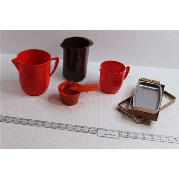 (9 pcs) Vintage Kitchen Ware