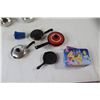 Image 4 : (2) Doll Closets, (5) Measuring Cups, (4) Toy Frying Pans, Toy Disney Princess Lunchbox, Bird Decora