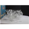 Image 2 : Anchor Hocking Early American Prescut Punch Bowl Set w/Original Box (Missing One Plastic Hanger & Re