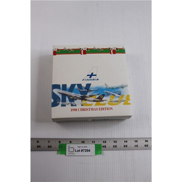 Finnair Diecast MD-11 1998 Christmas Edition - 1:400 scale