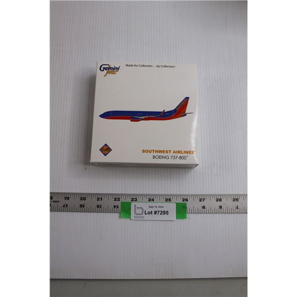 Gemini Jets Boeing 737-800 Southwest Airlines Diecast Model Plane - 1:400 scale