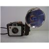 Image 2 : (2) Vintage Cameras-Kodak and Polaroid