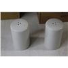 Image 4 : (24) Salt And Pepper Shakers