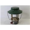 Image 4 : Coleman Propane Lantern (missing glass globe)