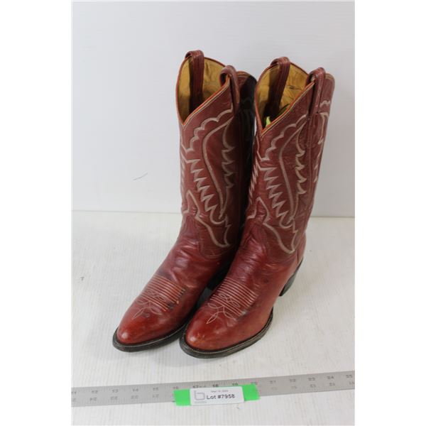 Cowboy Boots About Size 7