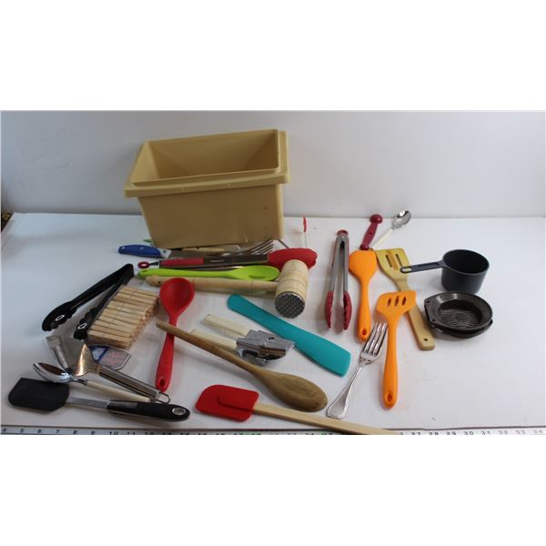 Lots of Assorted Kitchen Items