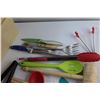 Image 4 : Lots of Assorted Kitchen Items