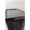 Image 4 : Rubbermaid 18 Gallon Storage Container w/Lid