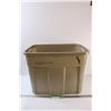 Image 1 : Rubbermaid 18 Gallon Storage Container (NO Lid)