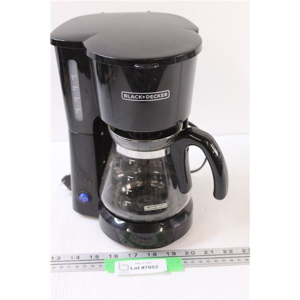 Black & Decker Five Cup Coffee Maker - Powers On, as is